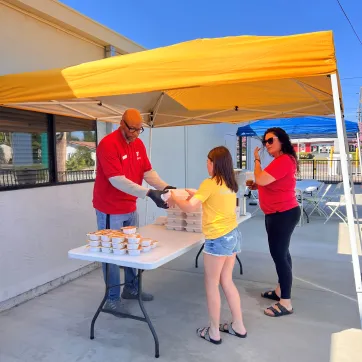 breakfast lunch free