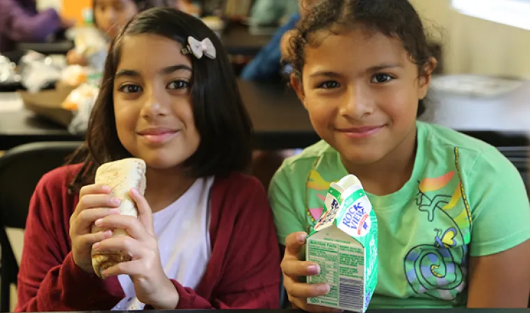 kids eating free lunch